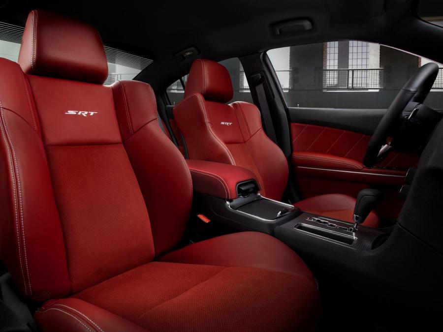  Dodge Charger SRT8 2011 года  (фото 3 из 22)